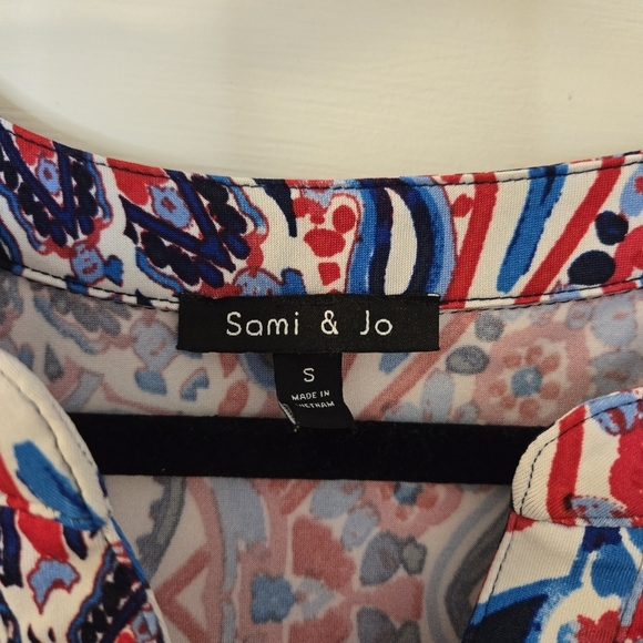 Sami & Jo Multicolor Shortsleeve With Snap Woman's Top Size Small With Stretch - Picture 2 of 10